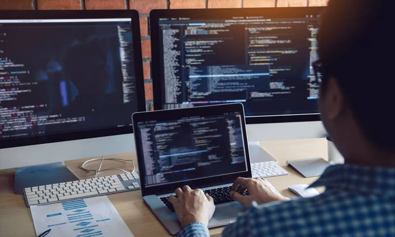 数据科学选型:R与Python如何赋能兴安盟网站建设?